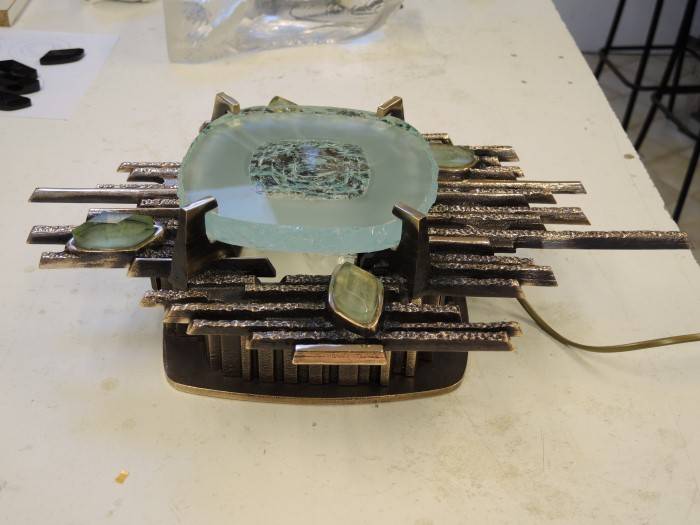 Applique bronze bouchardée