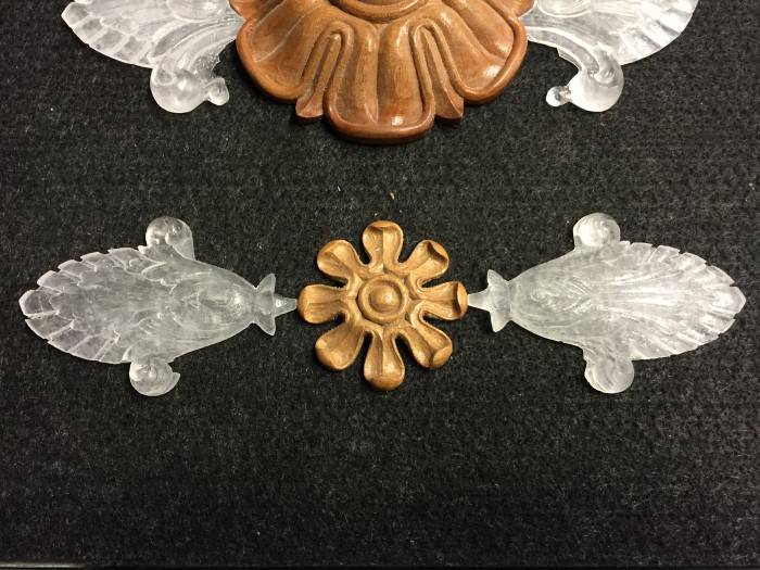 Bas-relief moulures