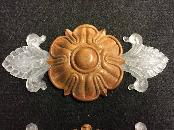 Bas-relief moulures