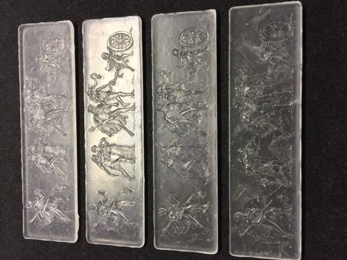 Bas-relief moulures